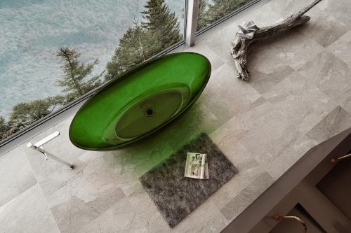 Прозрачная ванна ABBER Kristall AT9702Emerald зеленая